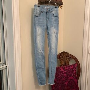 BETWEEN US JUNIORS MID-RISE  STRETCH SKINNY JEANS DISTRESSED FRAYED HEM SIZE 3‎